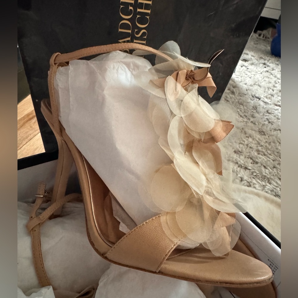 NEVER WORN - Badgley Mischka Dreamy Sandal